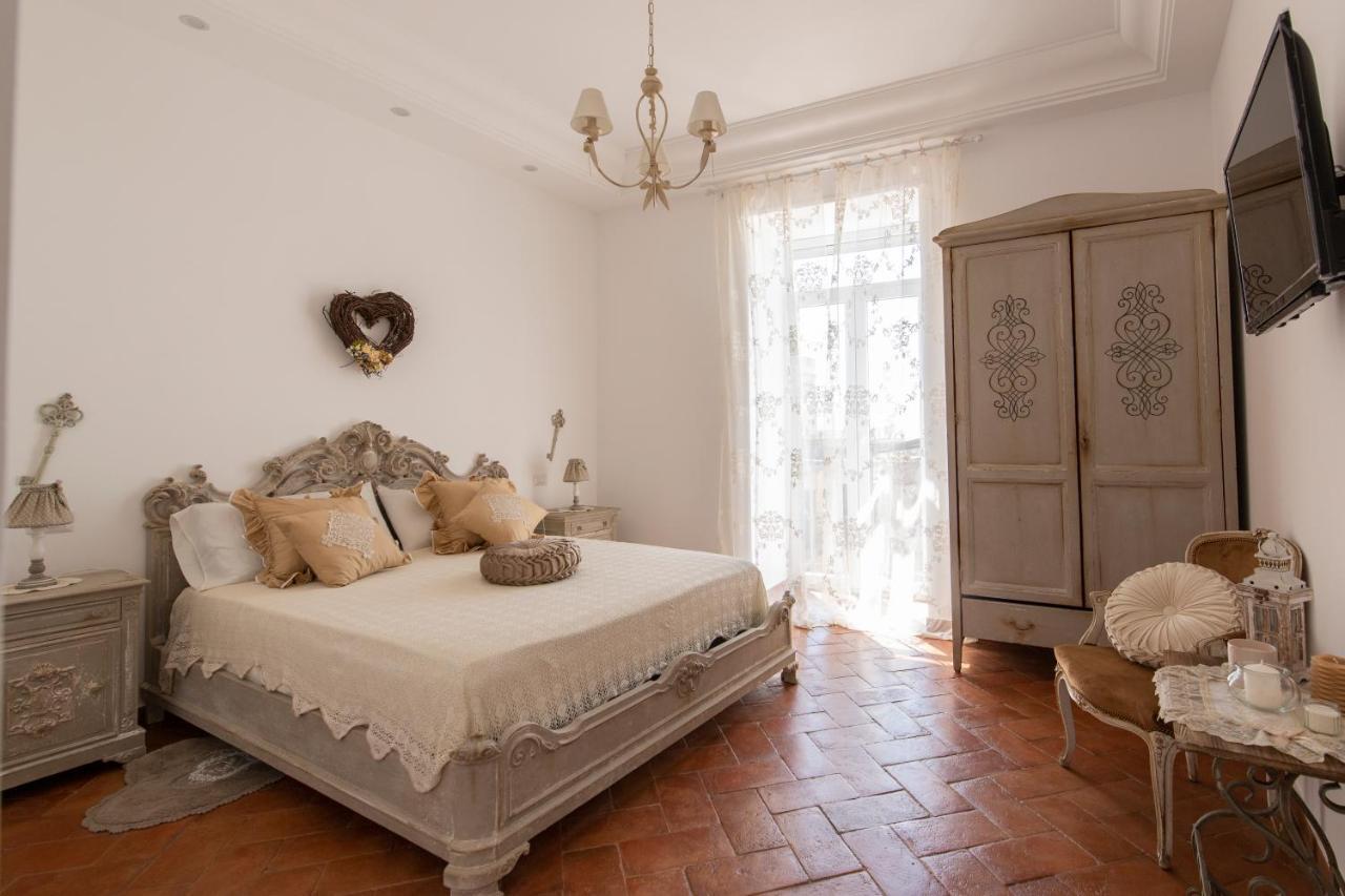 B&B Dimora Mazzarino Napoli Bagian luar foto